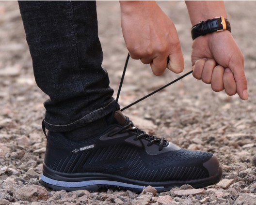 รองเท้าเซฟตี้รุ่น Airfly Technology one Light สีฟ้า