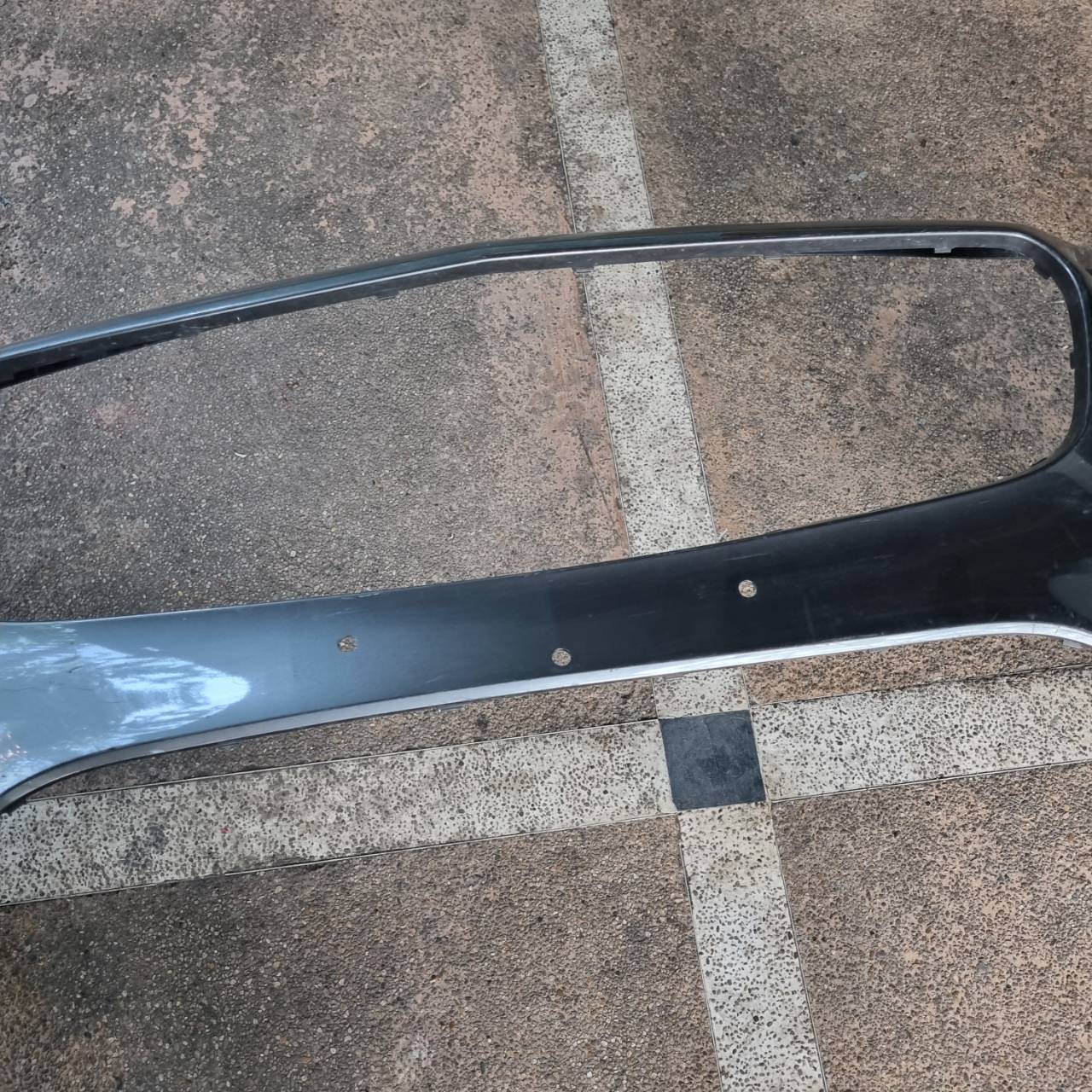 กันชนหน้า Mercedes Benz GLA A 156 885 93 00 ขายตามสภาพครับ