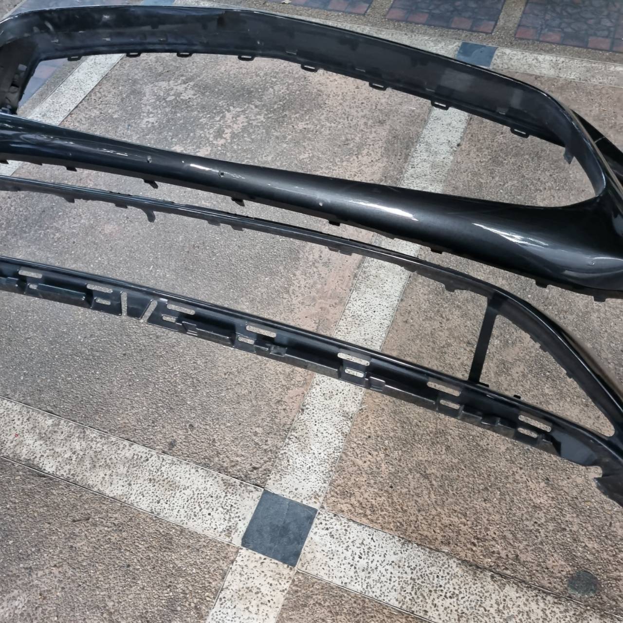 กันชนหน้า Mercedes Benz CLS A 257 885 88 03 ขายตามสภาพครับ