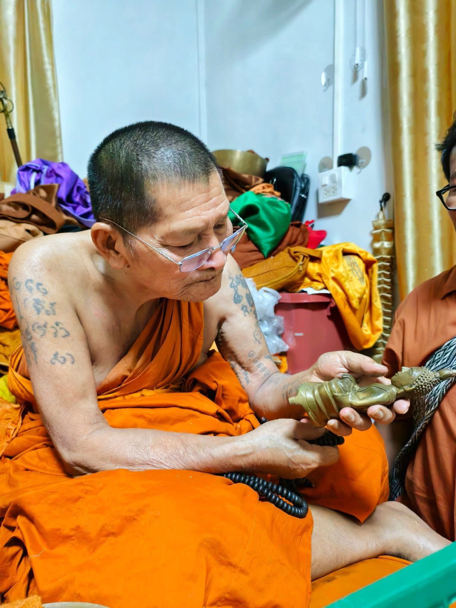 พระเจ้าปากเข็ด รุ่น 2 หลวงปู่ศิลา วัดพระธาตุหมื่นหิน ปี 68