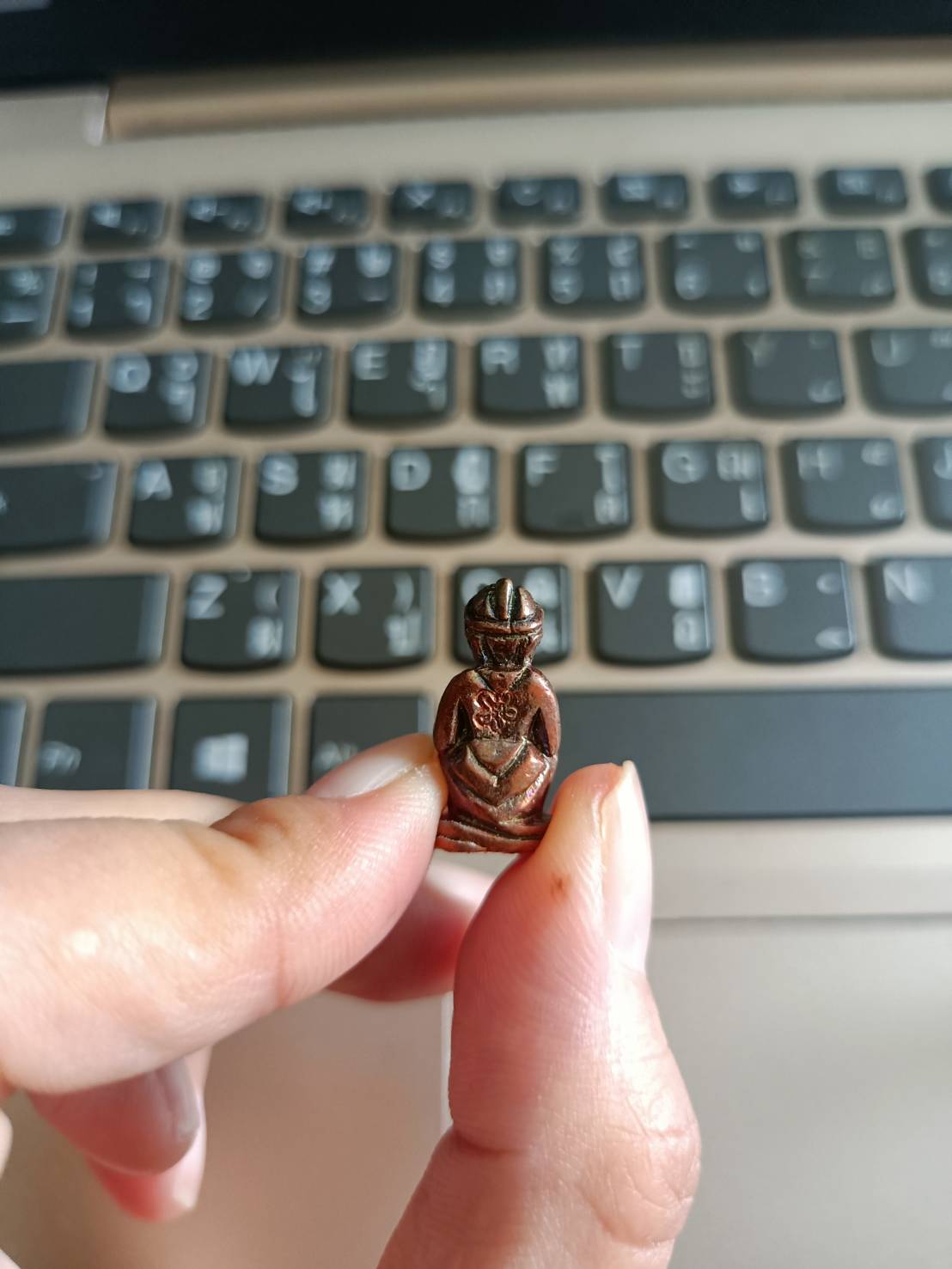 วัวธนูพญาโครัตนมงคล (แบบไม่มีจาร) วัดโพธิผักไห่ หลวงพ่อเล็ก (เลี่ยมกันน้ำ)วัดท่าขนุนพุทธาภิเษก