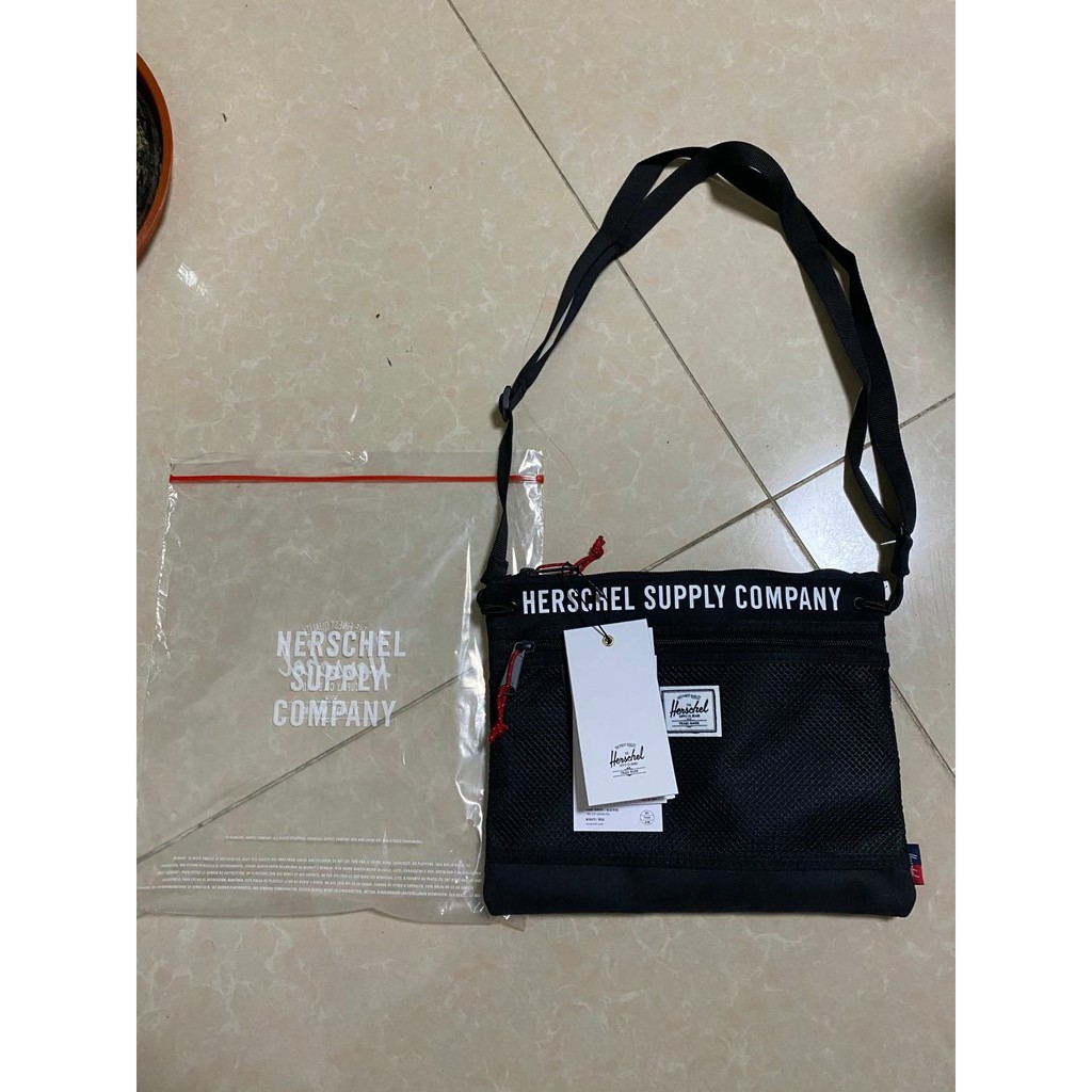 กระเป๋าสะพายข้าง Herschel Alder OG - Black Mesh ของแท้ พร้อมส่งจากไทย