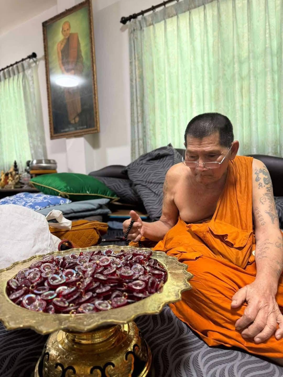 ดอกพิกุลเงิน เลี่ยมเดิม 1 ใน 300 หลวงปู่ศิลา