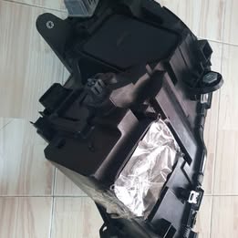 โคมไฟหน้า ข้างขวา มือสอง Benz W205 A2058201461 สภาพดี ขาครบ หน้าไม่แตก มีรอยนิดหน่อย