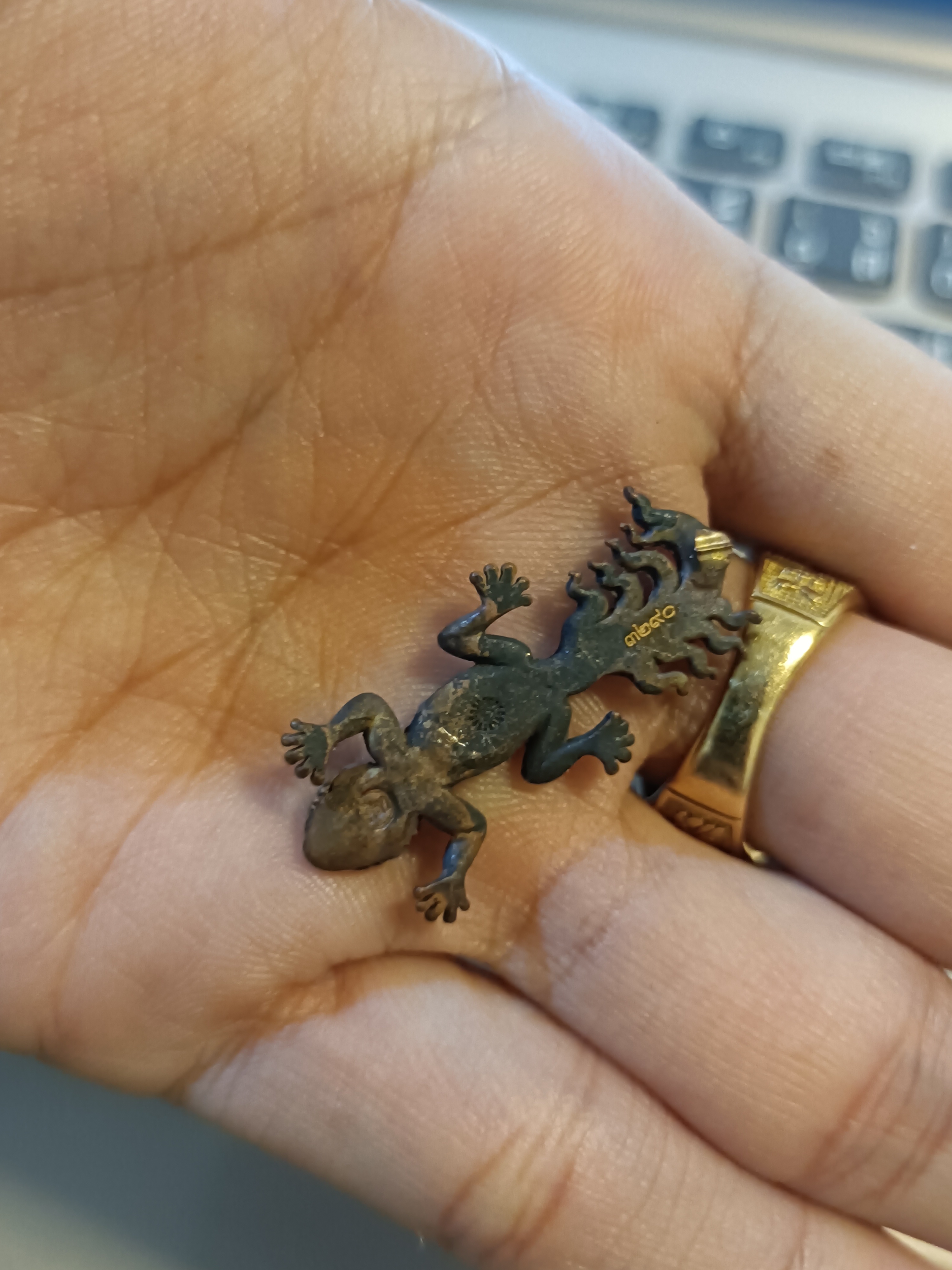 ขี้เกี้ยมมวลสารโลหะอาถรรพ์ หลวงปู่มหาศิลา พิธีเดียวกับมหาพุทธาภิเษกเหนือดวง 2