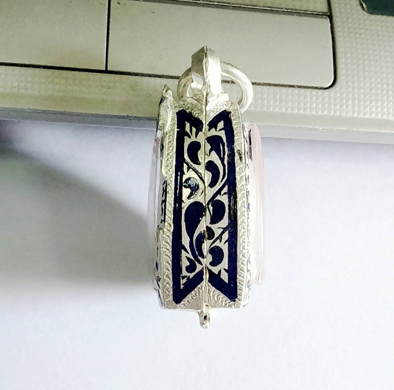 พระชัยวัฒน์เกราะเพชรเนื้อชุบทองพ่นทราย เลี่ยมตลับเงิน วัดท่าขนุน ปี 53