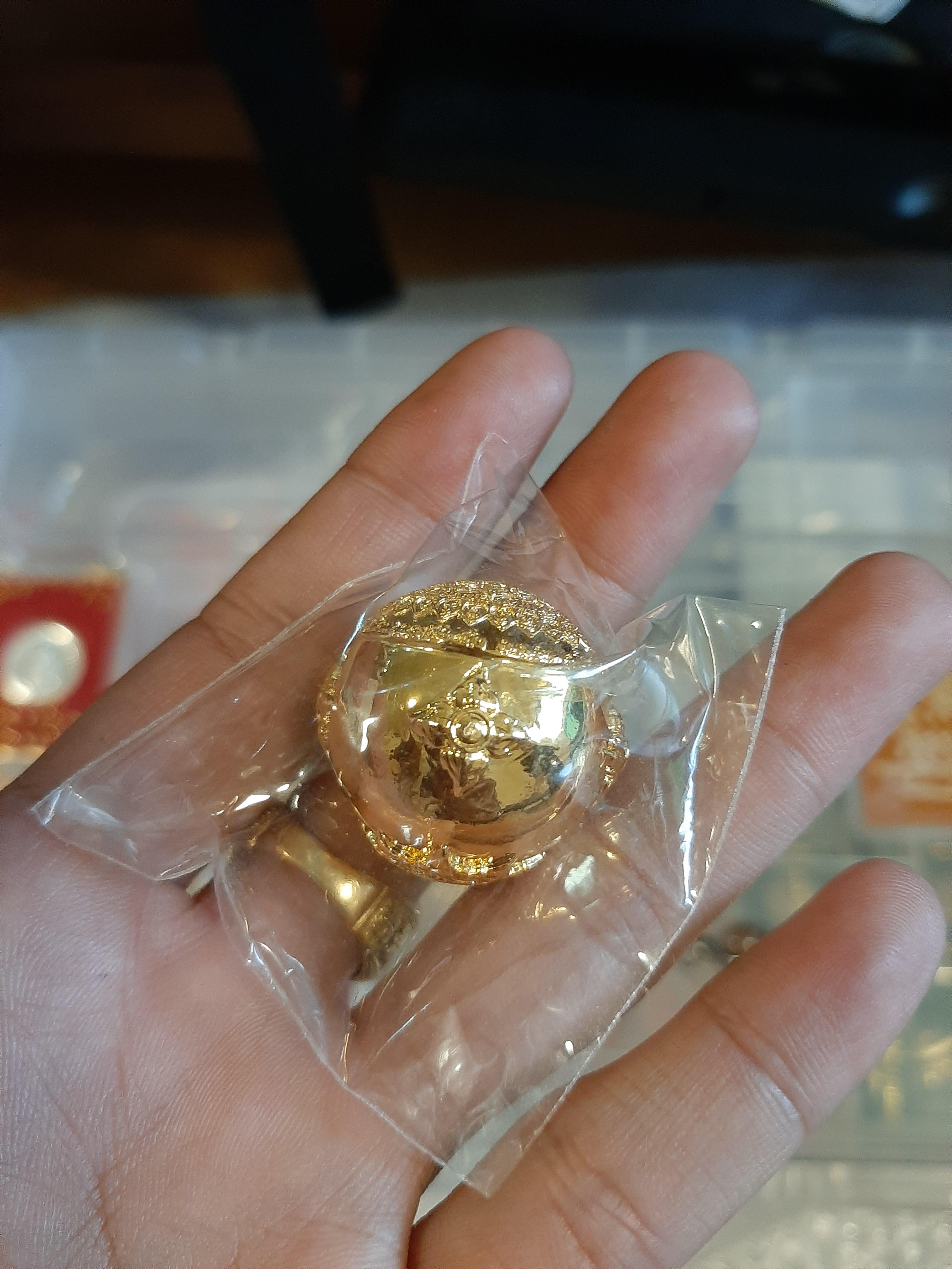 ลูกแก้วสำเร็จชุบทอง ยันต์มงกุฏพระพุทธเจ้า หลวงพ่อเล็ก ร่วมเสก