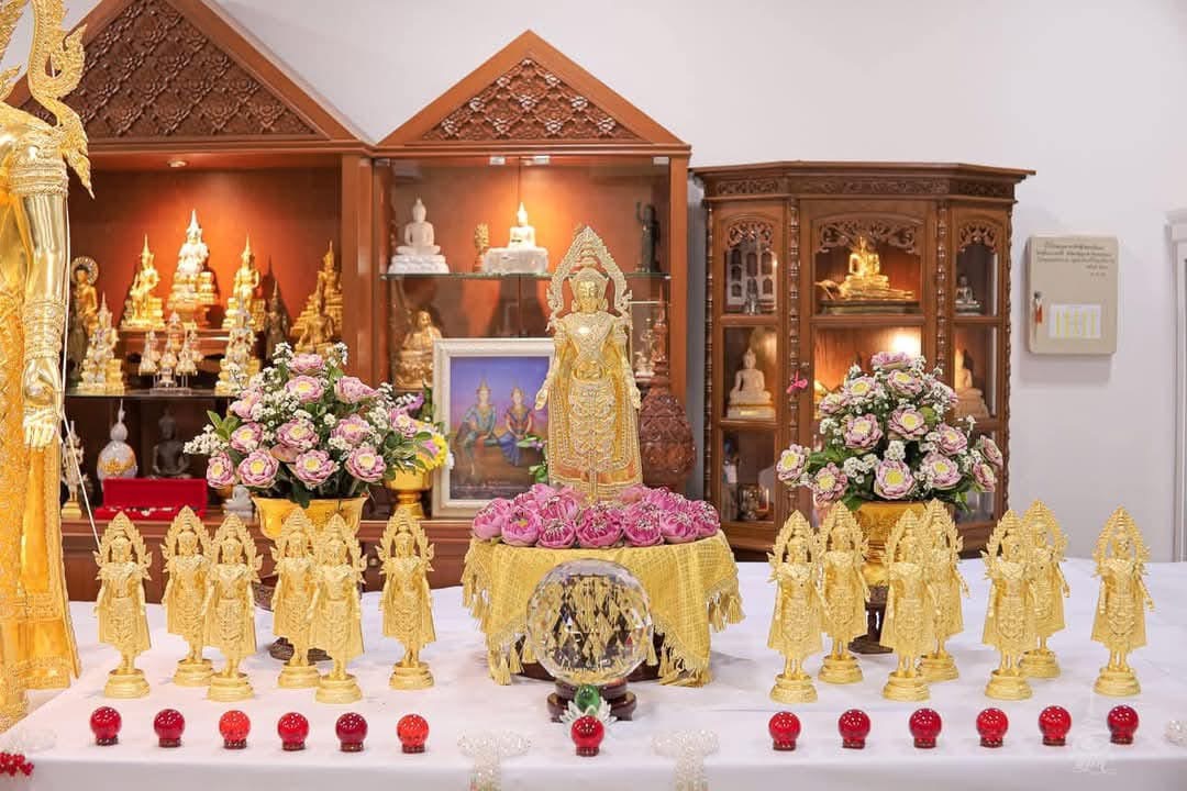 ลูกแก้วพุทธบารมีเปิดโลก (แก้วแดง) สุริยันต์ทรงกลด ฐานจาร (ไซส์ใหญ่ 5 cm) ลพ.เล็ก ลพ.บ๊ะ ลพ.ตุ๊ มหาสิงห์