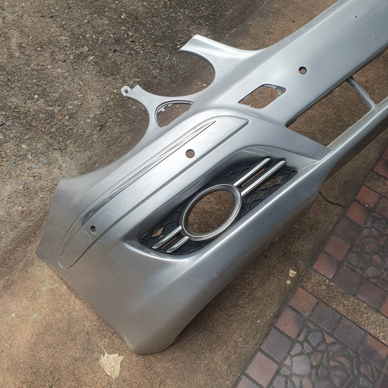 กันชนหน้า Benz มือสอง A2118801540 ขายตามสภาพ