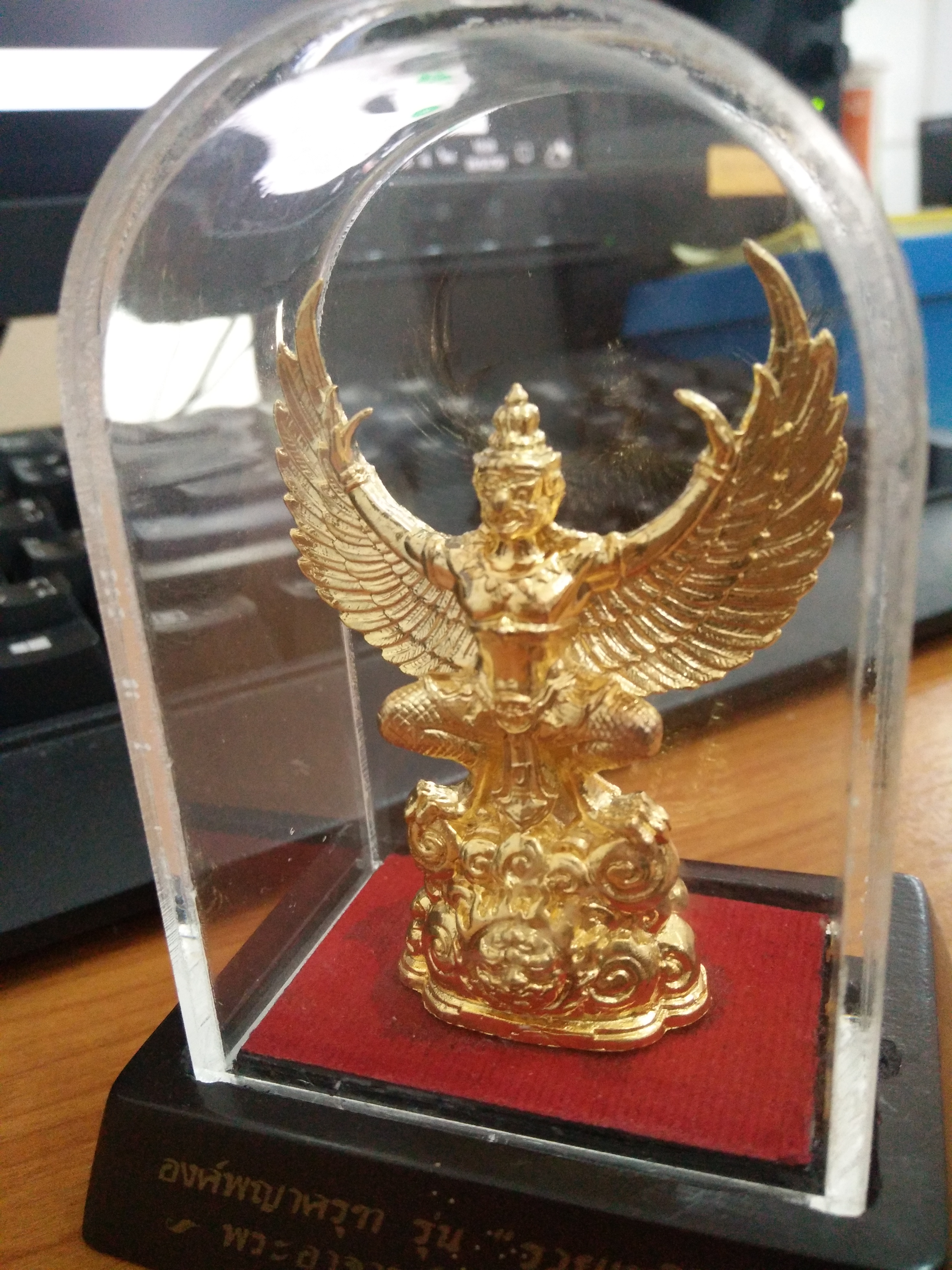 พญาครุฑลอยองค์(ตั้งโต๊ะ) รุ่นรวยเหนือเมฆ ปี 60 อ.วราห์ วัดโพธิ์ทอง