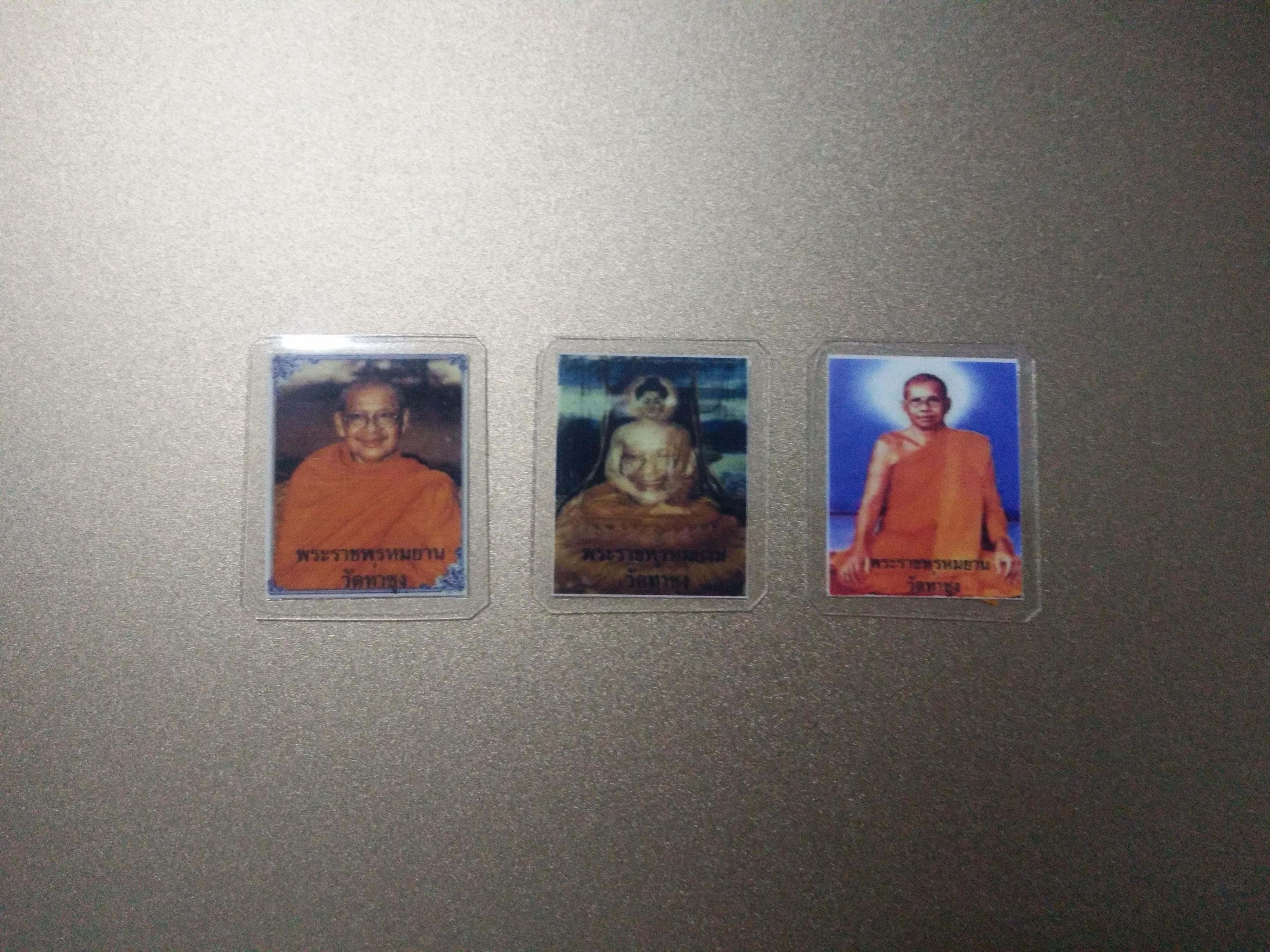 ภาพหลวงพ่อฤาษีลิงดำ ด้านหลังติดจีวร (1.5 x 2 ซม.) แบบ 3