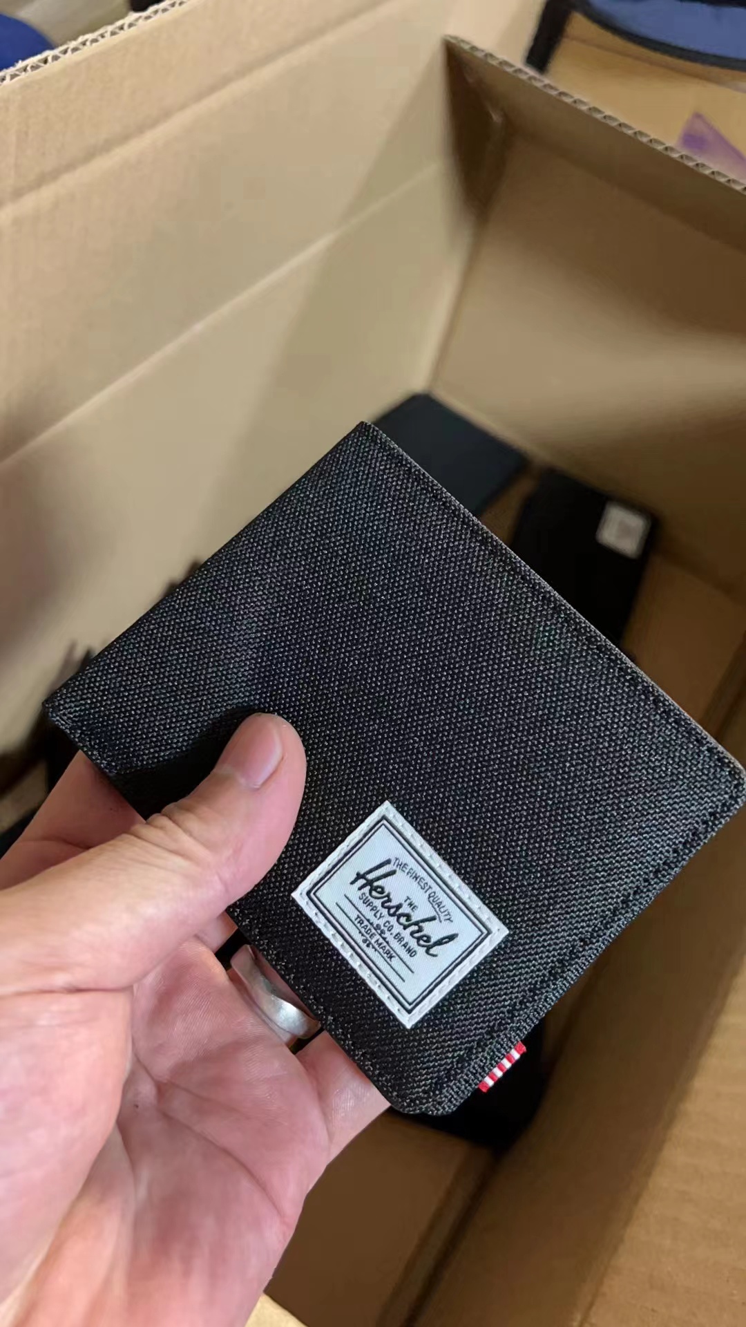 กระเป๋าสตางค์ Herschel Supply Roy Coin 2024 Wallet with RFID Blocking ของใหม่ ของแท้ พร้อมส่ง