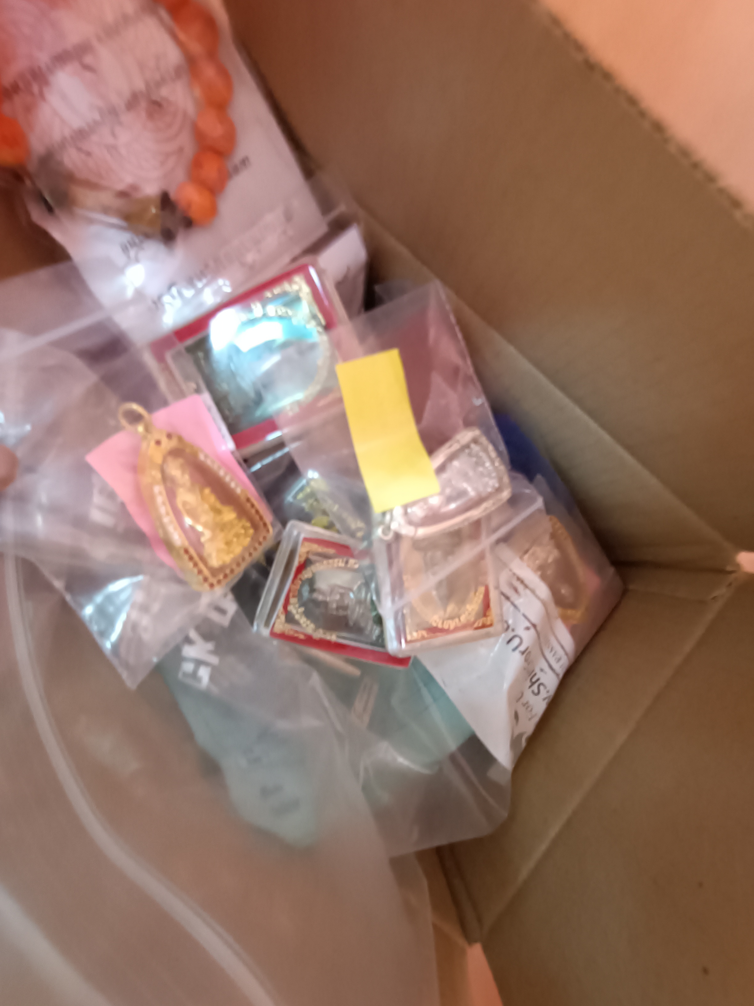 สร้อยข้อมมือมงคล 108 (ดินญี่ปุ่นสีส้ม) ลพ.เอก ปี 62 ร้านนำเข้าพิธีเป่ายันต์เกราะเพชร วัดท่าขนุน ปี 66