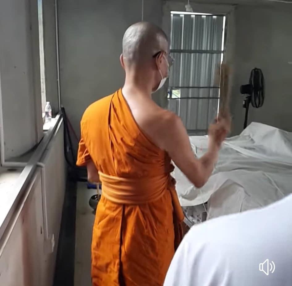 เบี้ยแก้ วัดผาลาด ลพ.เล็ก พอจ.บ๊ะ ร่วมอธิษฐานจิต เสกหลายวาระ องค์ที่ื2