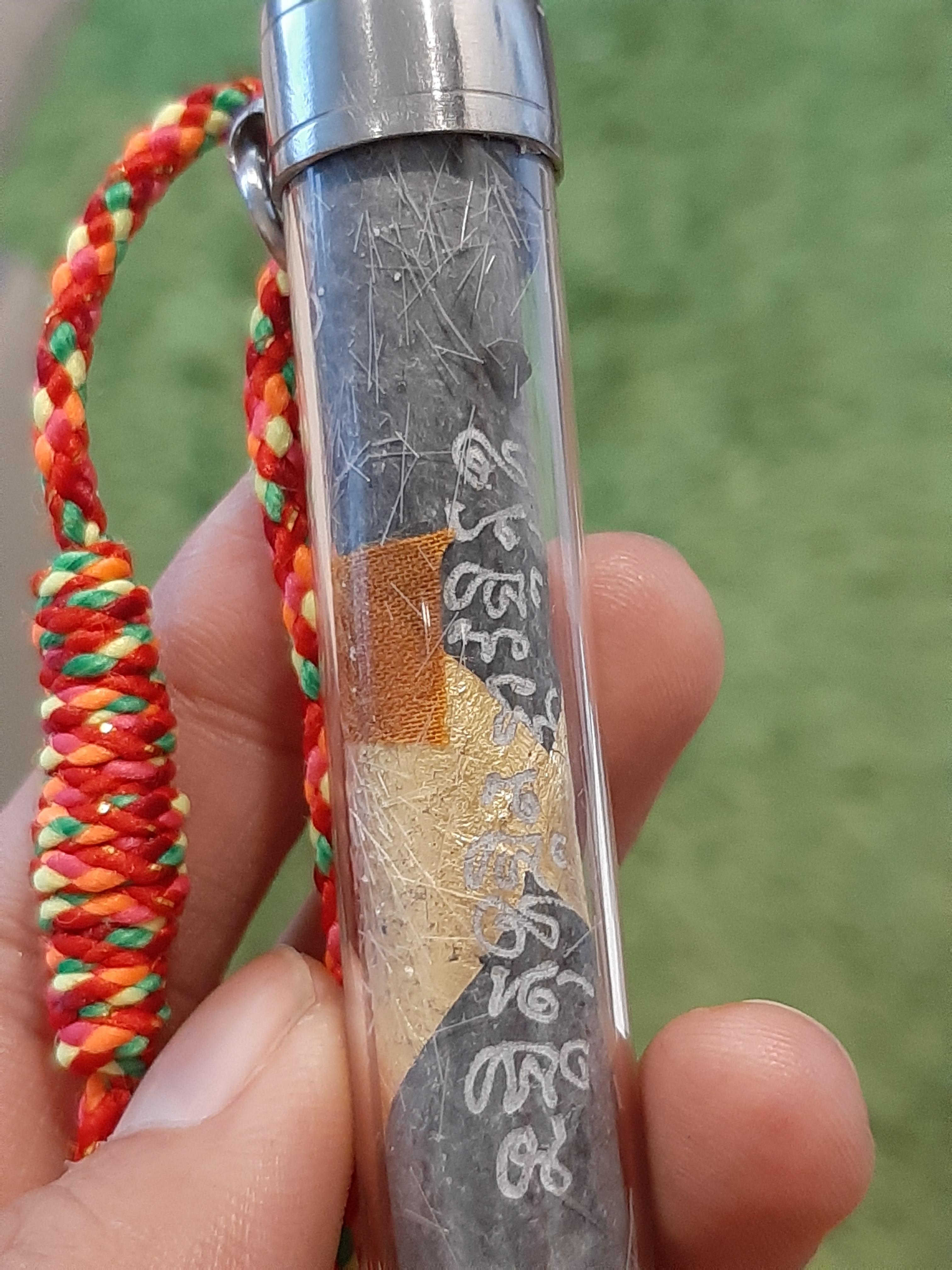 ตะกรุดวัวกินนมเสือ ผงใบลาน มีเกศา ลป.ม่วง วัดยางงาม