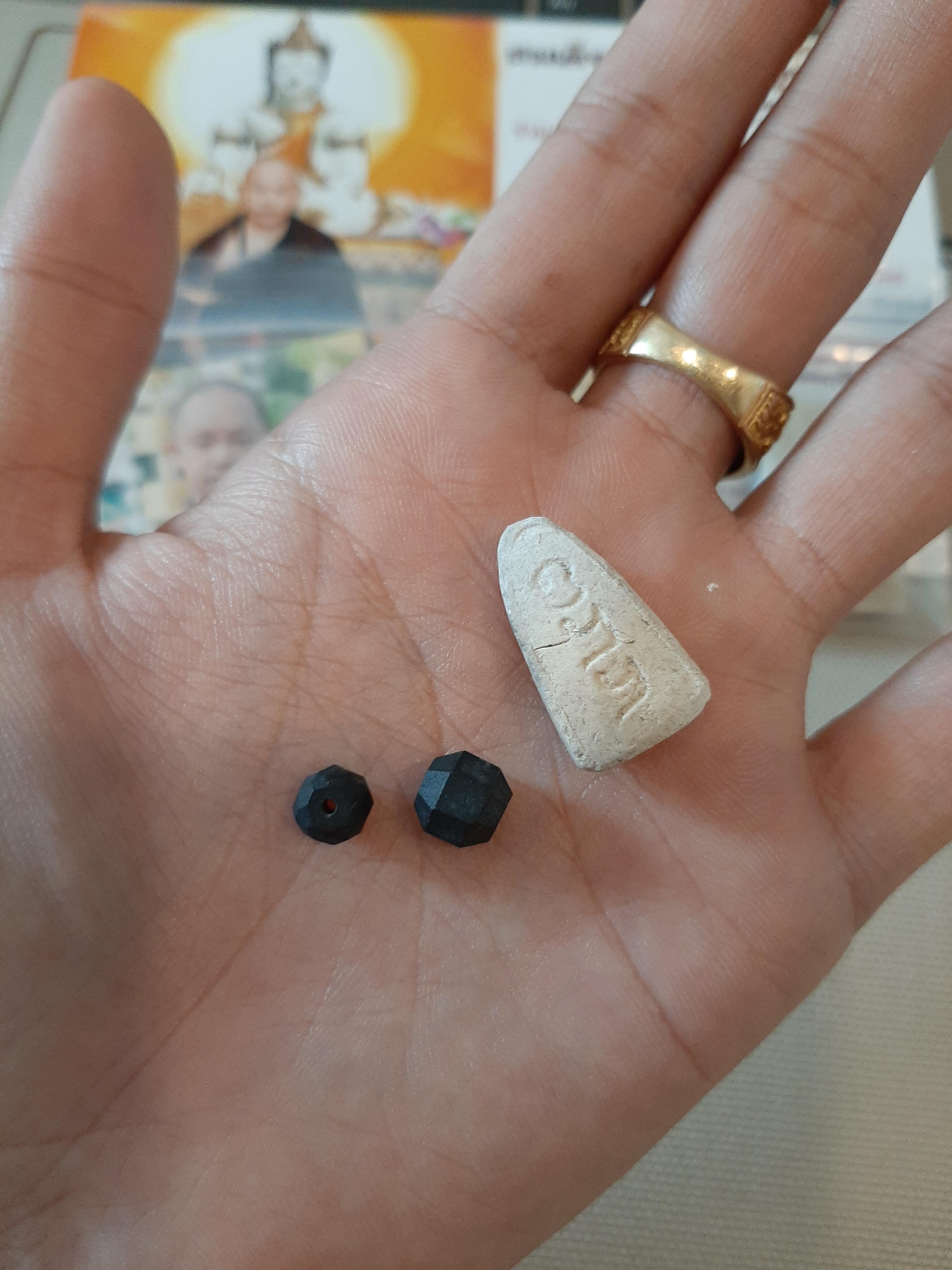 วัตถุมงคล 6 รายการ ที่ระลึกร่วมบุญพิธีสวดคาถาเงินล้าน 108 จบ (รายได้รายการนี้ร่วมงานบุญ 100%)