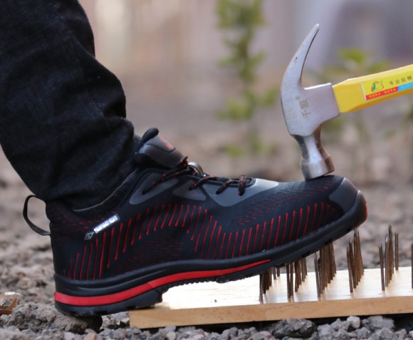 รองเท้าเซฟตี้รุ่น Airfly Technology one Light สีแดง