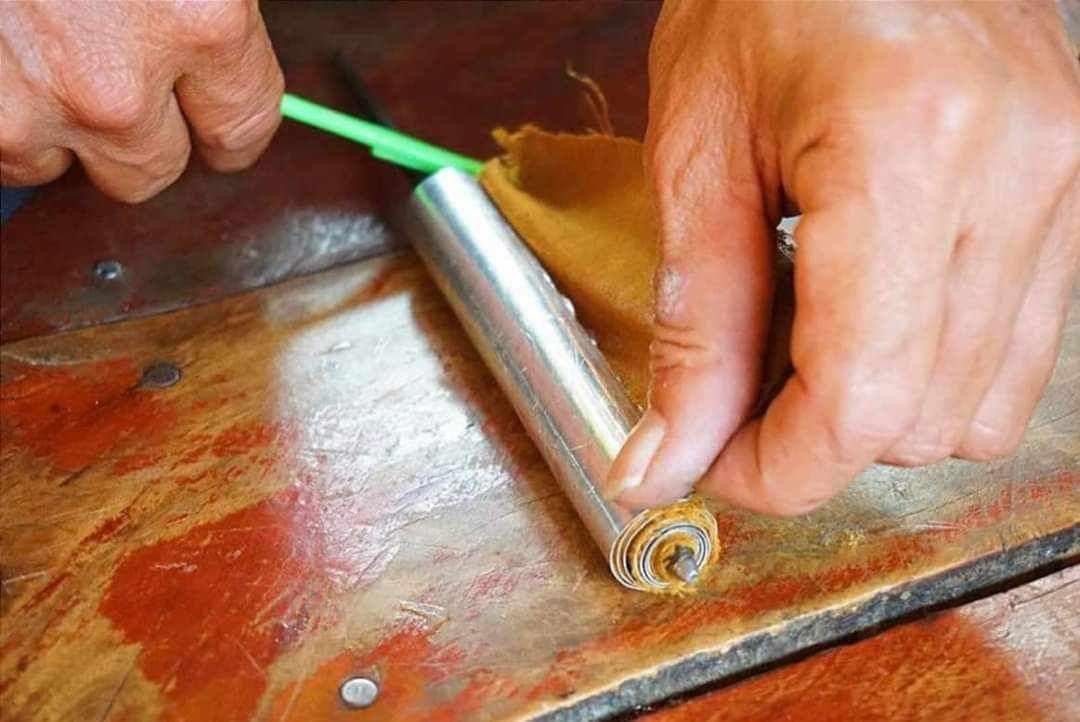 ตะกรุดโทนจีวร หลวงปู่ศิลา แบบยาว 2 นิ้วครึ่ง สร้างยุคเก่า