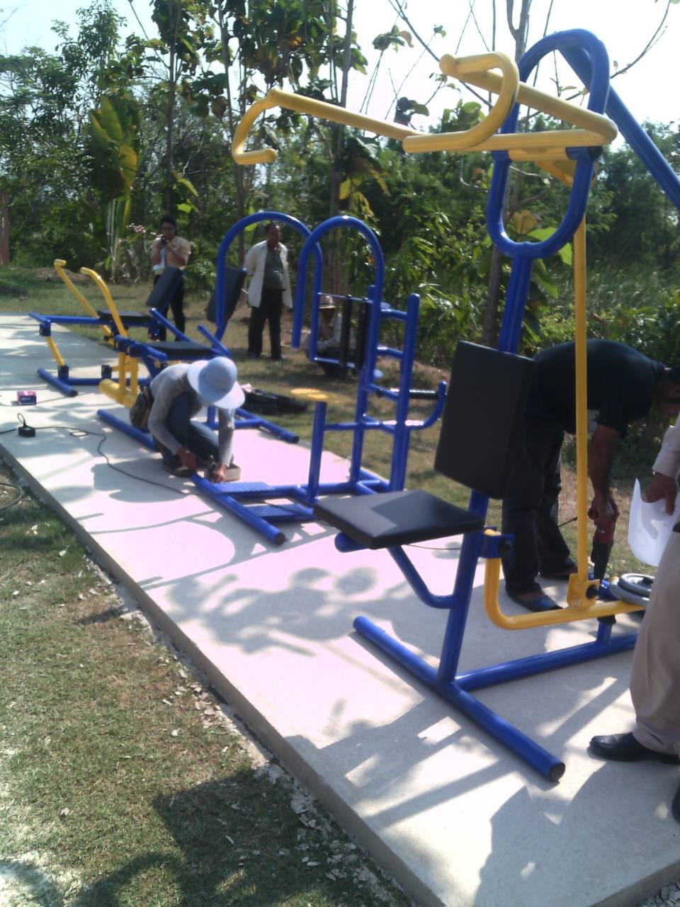 รหัส SM ผลงานติดตั้ง (อบต.ชำแระ อ.โพธาราม จ.ราชบุรี) เครื่องออกกำลังกายกลางแจ้ง