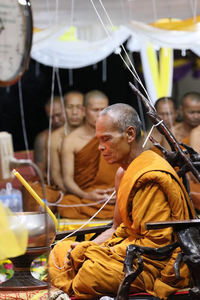 สมเด็จองค์ปฐม เนื้อรวมแร่ หลวงพ่อหนุน วัดพุทธโมกข์ (จัดสร้างที่ระลึกสร้างสมเด็จองค์ปฐมศิลาองค์ใหญ่)