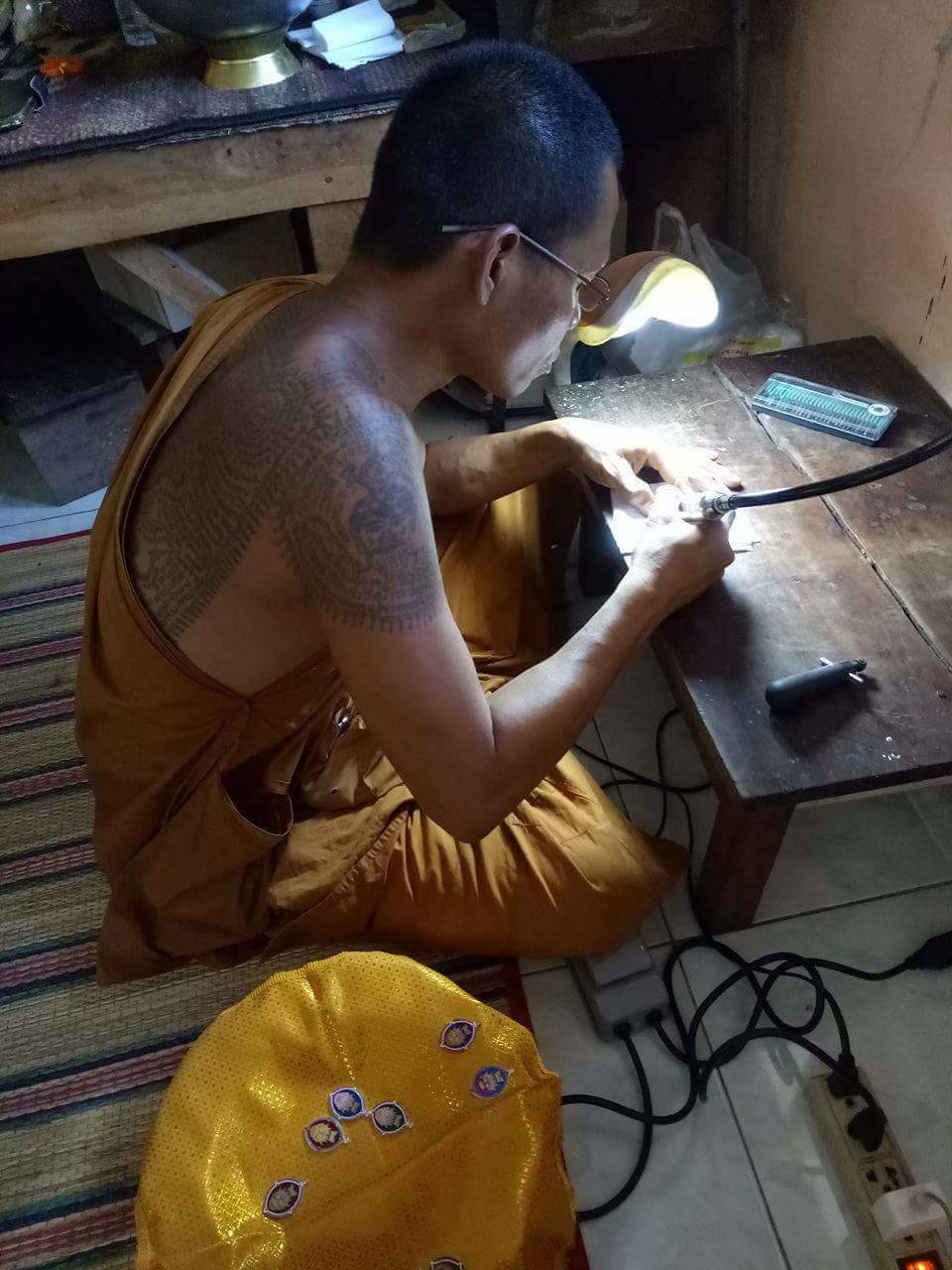 ปู่ฤาษี พระอาจารย์สมคอง วัดกลางรุ่งอรุณทองเหลืองลงยาจารมือ ปี 60