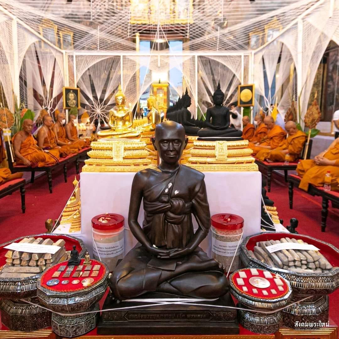 พระประธาน ขนาดบูชา ๕ นิ้ว รมดำ No.๖๙๓ รุ่น อนุสรณ์ครบ ๑๕๑ ปี วัดระฆัง ลพ.เล็ก ร่วมพุทธาภิเษก