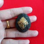 เบี้ยแก้ถักเชือกดำ บรรจุปรอท อุดมวลสารวิเศษ ฝังตะกรุดยันต์ฯ รุ่น มหาบารมี ลป.อิ่ม วัดทุ่งนาใหม่ ปี 66