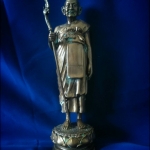 รูปหล่อหลวงปู่หงษ์ยืน สูง ๙ นิ้ว