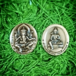 เหรียญที่ระลึก ๑๐๐ ปีกรมศิลปากร ด้านหน้าพระพิฆเนศร ด้านหลังพระวิษณุกรรม