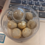 ลูกอมมวลสารหลวงพ่อกวย เสก ๓ วาระ (เข้าพิธี ลพ.เล็กเสก) ปี ๖๐ (สองราคา)