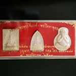 พระพุทธชินราชเนื้อผง และน้ำเต้า หลวงปู่วิเวียร ปี ๓๓