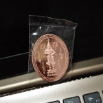 เหรียญรอยพระพุทธบาทฯ หลังท้าวเวสสุวรรณ (ทองแดง) วัดท่าขนุน ปี 61