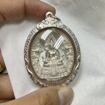 สมเด็จองค์ปฐมหลังยันต์เกราะเพชร พร้อมเลี่ยมกรอบเงิน เนื้อเงินชนวนมาหาสะท้อน วัดท่าขนุน