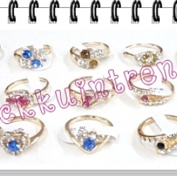 แหวนประดับคริสตัล คละไซส์ ขายส่ง เซต 30 วง ทางร้านคละแบบให้