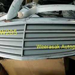 กระจังหน้า W205