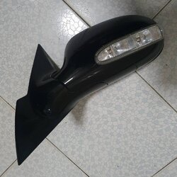 กระจกมองข้าง Benz W209 ข้างซ้าย สีดำ มือสอง เลนส์กระจกไม่แตก ไฟเลี้ยวแตก