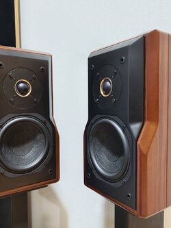 ลำโพงไม้ Chario Italy (ก็อปปี้) เสียงอิ่มหนา หวานๆ เบสนุ่มลึก แหลมสวยๆไม่กัดหู ร้านไทย พร้อม