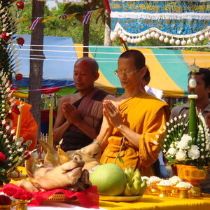 หลวงพ่อเล็ก วัดท่าขนุน