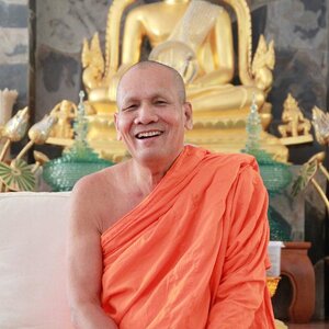 วัดเขาวง (ถ้ำนารายณ์) หลวงตาวัชรชัย