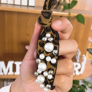 ยางรัดผม แบบยางยืดลายเสือ เส้นหนา ปักมุกรอบเส้น งานสไตล์เกาหลี ขายส่ง เซต 10 ชิ้น