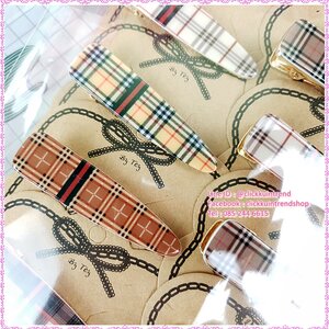 กิ๊บติดผม แบบก๊บปากเป็ด ตัวยาว ด้านบนติดแผ่นอะคลิลิค พิมพ์ลาย ขายส่ง แพ็ค 10 แผง คละลาย